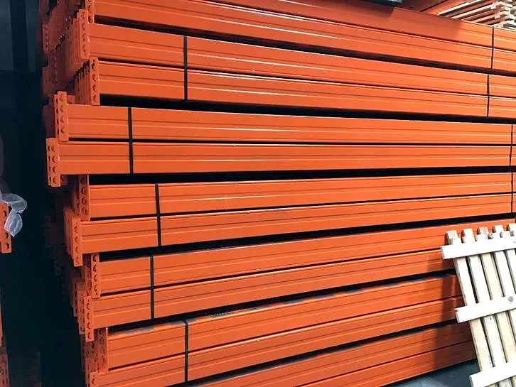Stapels oranje liggers